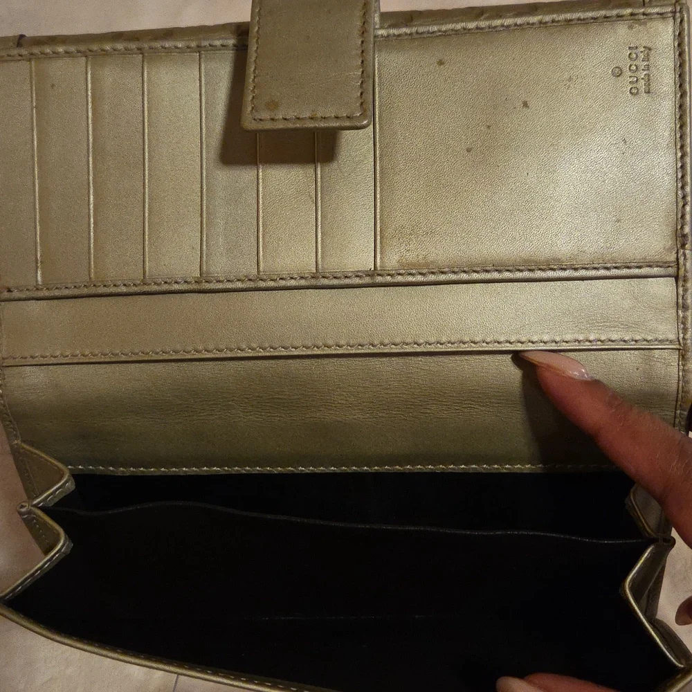 Gucci Gold‎ Embossed Women's Wallet - Picture 8 of 9
